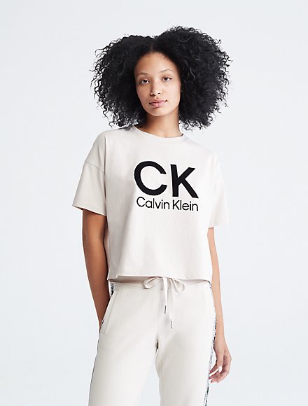 T-shirt relaxed à manches longues avec logo Calvin Klein Femme Vêtements Tops & T-shirts T-shirts Manches longues 