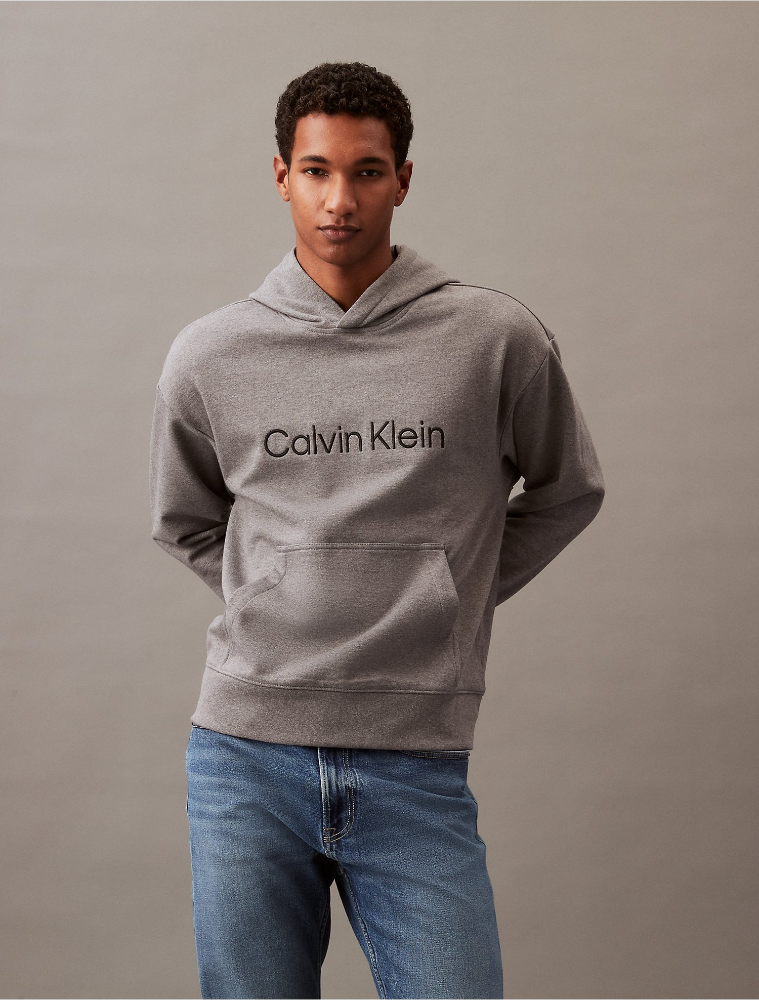 Melodieus Haven pedaal Relaxed Fit Standard Logo Hoodie | Calvin Klein