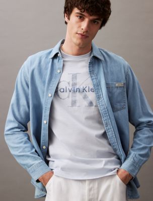 Calvin Klein Boys Classic Logo Print Tee Shirt : : Clothing, Shoes  & Accessories