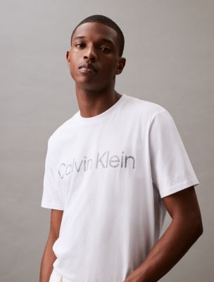 Calvin Klein: Black T-Shirts now up to −82%