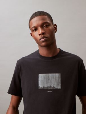 Calvin Klein: Black T-Shirts now up to −82%