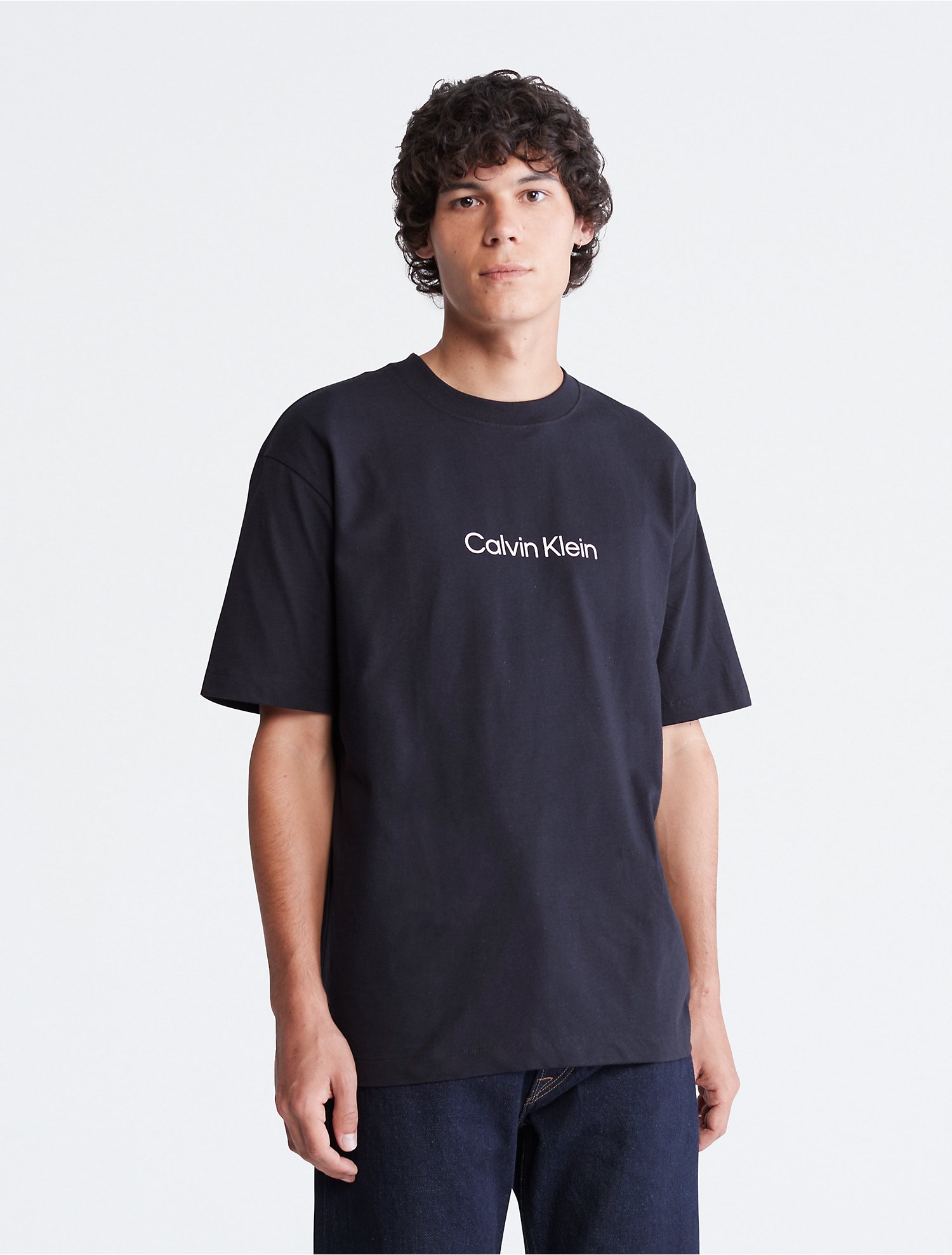 Introducir 31+ imagen calvin klein relaxed fit t shirt
