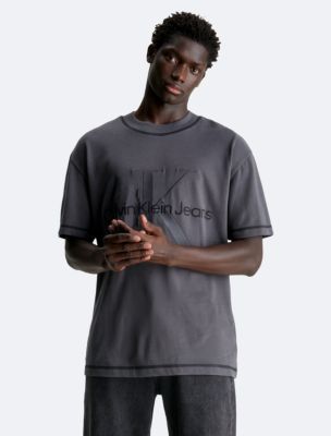 Calvin Klein Mens Relaxed Fit Monogram Logo Crewneck T-Shirt : :  Clothing, Shoes & Accessories