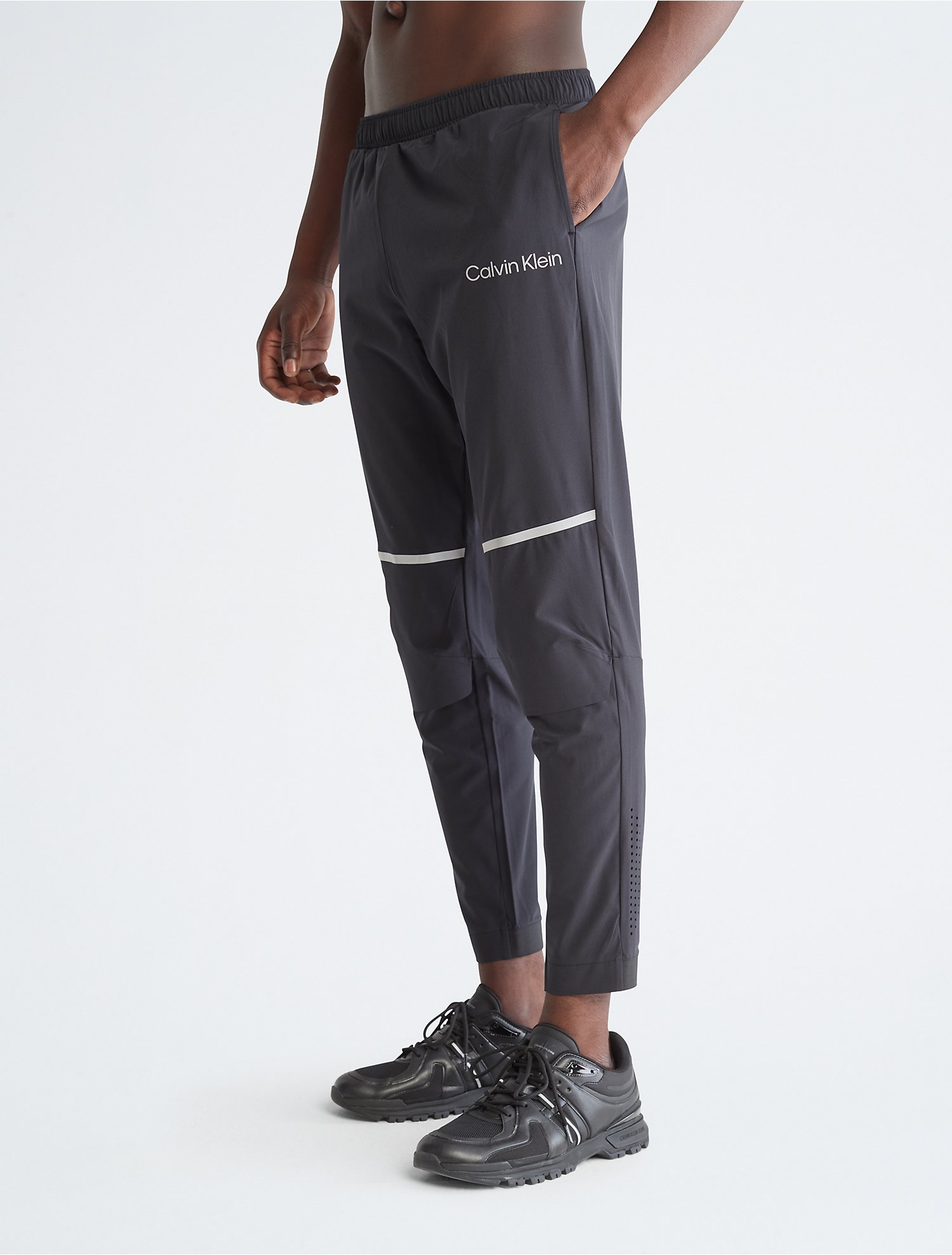 Performance Side Logo Woven Pants | Calvin Klein® Canada