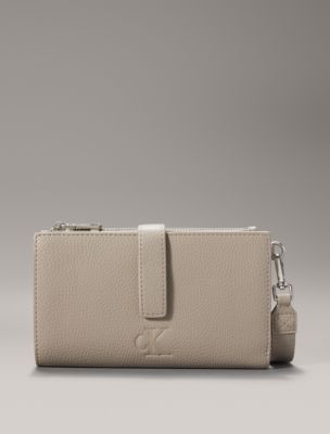 All Day Phone Wallet, Atmosphere