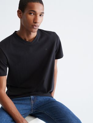 Smooth Cotton Solid V-Neck T-Shirt | Calvin Klein display picture 1