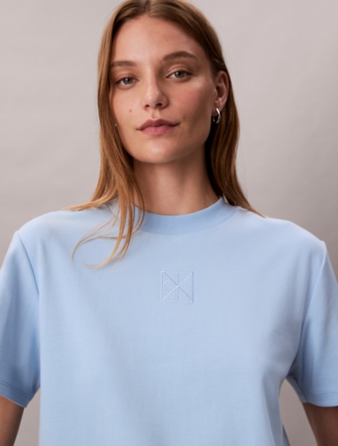 Женские футболки Calvin Klein Emblem Logo Graphic Classic T-Shirt