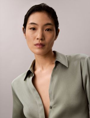 Женские рубашки Calvin Klein Hammered Satin Fitted Shirt — фото 3