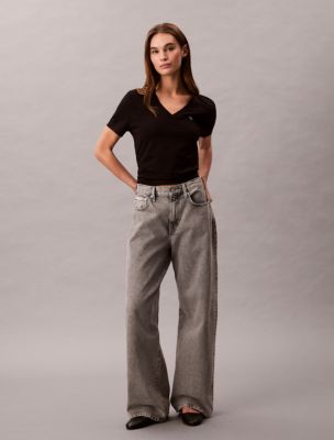 Женская футболка Calvin Klein Monogram V-Neck, цвет: Чёрный — фото 2