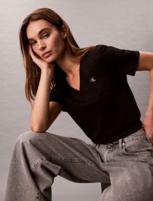 Женская футболка Calvin Klein Monogram V-Neck, цвет: Чёрный — фото 4
