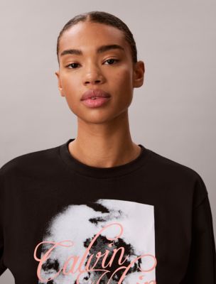 Женские футболки Calvin Klein Faded Script Logo Graphic Boxy T-Shirt — фото 3