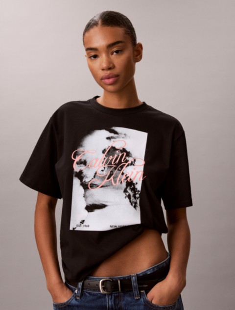 Женские футболки Calvin Klein Faded Script Logo Graphic Boxy T-Shirt