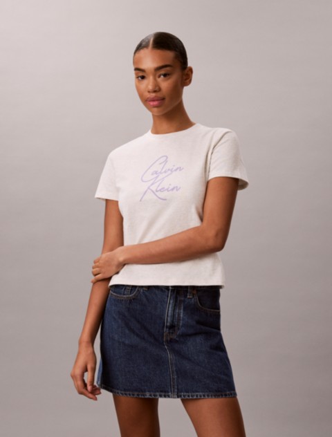 Женские футболки Calvin Klein Raised Script Logo Graphic Slim T-Shirt