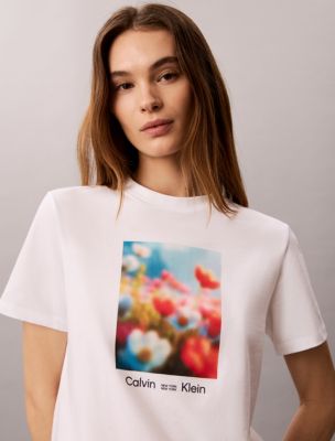 Женские футболки Calvin Klein Flower Graphic Classic T-Shirt — фото 3