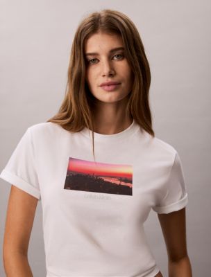 Женские футболки Calvin Klein City Sunset Logo Graphic Classic T-Shirt — фото 2