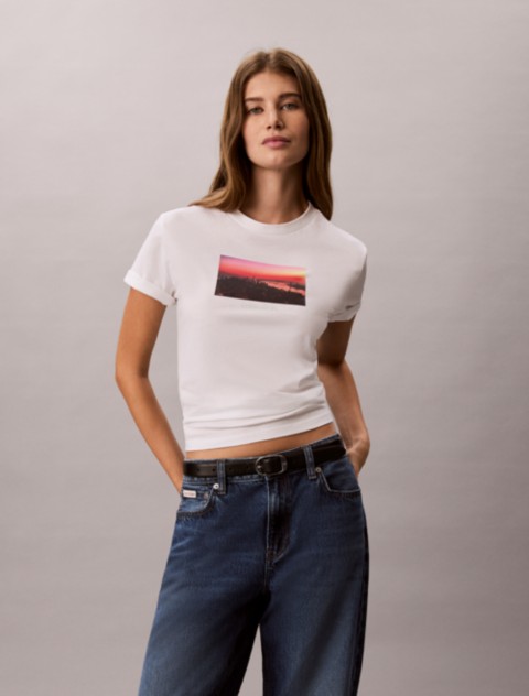 Женские футболки Calvin Klein City Sunset Logo Graphic Classic T-Shirt