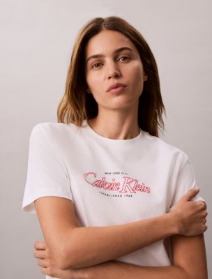 Женские футболки Calvin Klein Outline Calvin Klein Logo Graphic Tee — фото 6