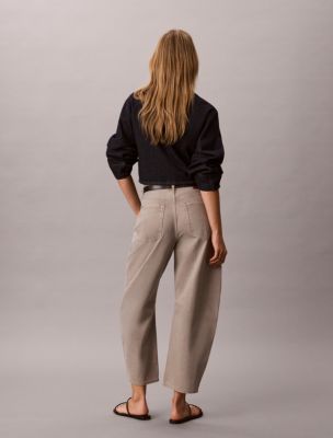 Женские джинсы Calvin Klein Cropped Barrel, цвет: Серый шалфейный — фото 2