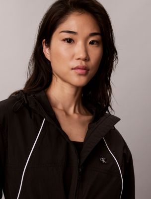Женские куртки Calvin Klein Lightweight Cinch Waist Windbreaker Jacket — фото 3