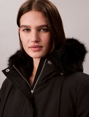 Женская куртка Calvin Klein Faux Fur Hooded Belted Parka, цвет: Чёрный — фото 3