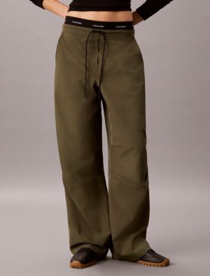 Женские брюки Calvin Klein Tech Crinkle Twill, цвет: Оливковый ночной — фото 3