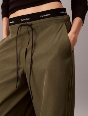 Женские брюки Calvin Klein Tech Crinkle Twill, цвет: Оливковый ночной — фото 4