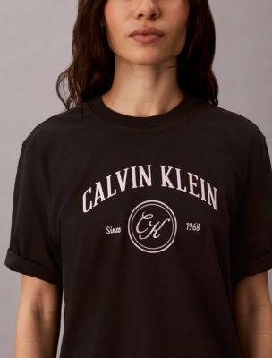 Женские футболки Calvin Klein Arch Varsity Logo Graphic Relaxed T-Shirt — фото 5