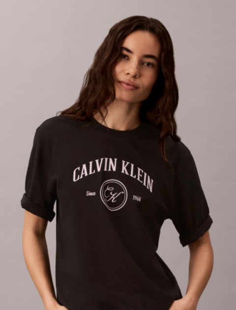 Женские футболки Calvin Klein Arch Varsity Logo Graphic Relaxed T-Shirt
