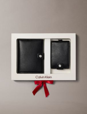 Кожаная обложка для паспорта Calvin Klein с багажной биркой, цвет: Чёрный — фото 1