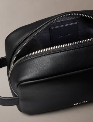 Мужские несессеры Calvin Klein Raised Logo Dopp Kit, цвет: Чёрный — фото 3