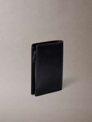 Мужские кошельки Calvin Klein Embossed Monogram Bifold Wallet with Coin Pouch — фото 2