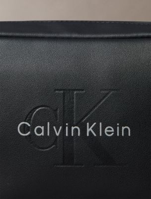 Мужские аксессуары Calvin Klein Embossed Monologo Dopp Kit — фото 4