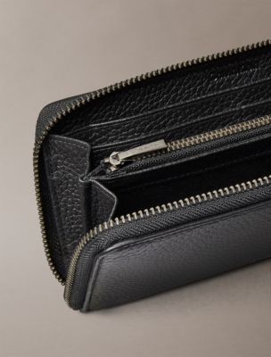 Мужские кошельки Calvin Klein Foil Embossed Logo Zip Wallet — фото 2