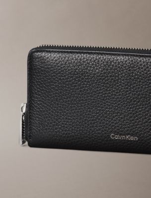 Мужские кошельки Calvin Klein Foil Embossed Logo Zip Wallet — фото 3