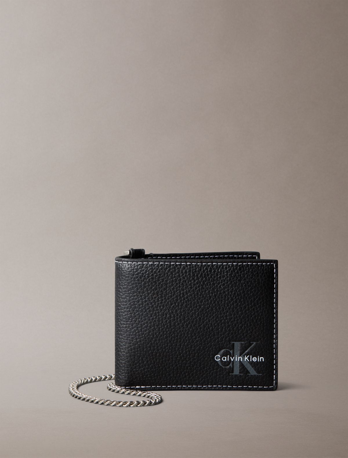 Bold Pebble Chain Wallet