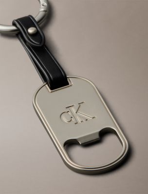 Мужской брелок Calvin Klein Monogram Logo Bottle Opener Key Fob, цвет: Чёрный — фото 2