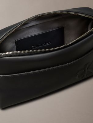 Сумка Calvin Klein Embossed Monogram Camera, цвет: Чёрный — фото 3