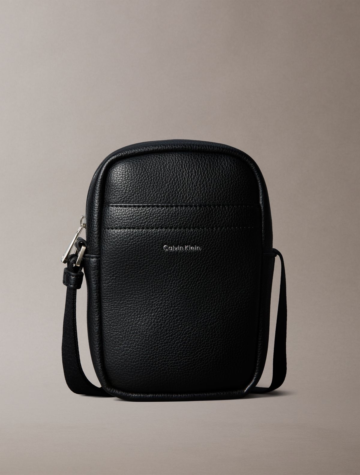 Hardware Logo Slim Reporter Bag