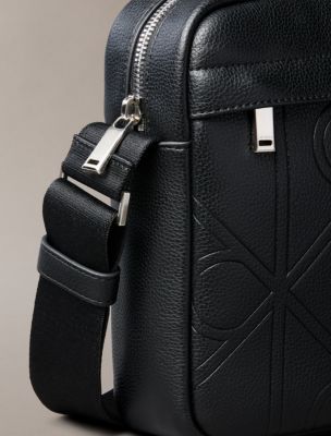 Мужские сумки Calvin Klein Allover Embossed Emblem Logo Reporter — фото 4