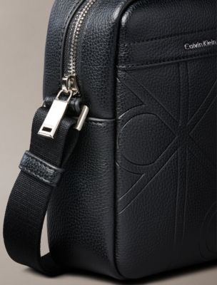 Мужские сумки Calvin Klein Allover Embossed Emblem Logo Slim Reporter — фото 4