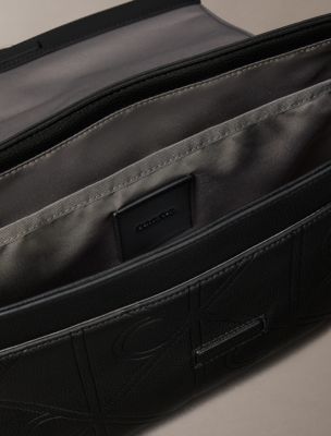 Мужские сумки Calvin Klein Allover Embossed Emblem Messenger — фото 2