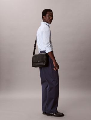 Мужские сумки Calvin Klein Allover Embossed Emblem Messenger — фото 4
