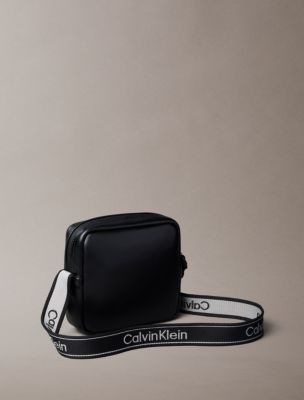 Мужские сумки Calvin Klein Bold Monologo Webbing Strap Crossbody — фото 2
