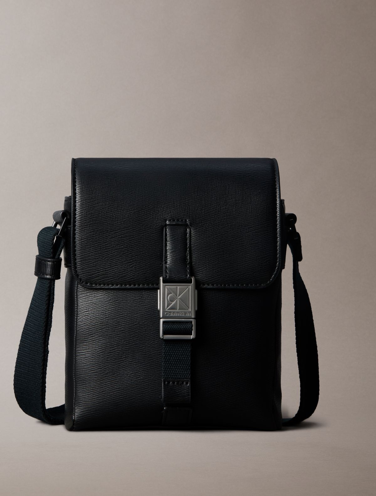 Emblem Logo Hardware Flap Reporter Bag