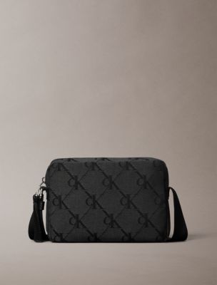 Мужская сумка Calvin Klein Textured Monogram Camera, цвет: Чёрный / Тёмный теневой — фото 1