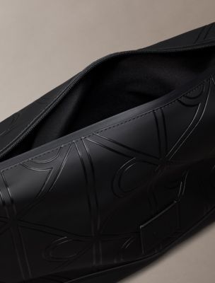 Мужская сумка Calvin Klein Emblem Logo Rubberized Messenger, цвет: Чёрный — фото 3
