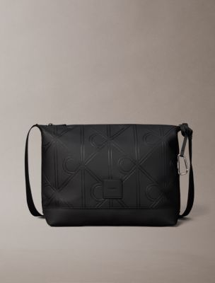 Мужская сумка Calvin Klein Emblem Logo Rubberized Messenger, цвет: Чёрный — фото 1
