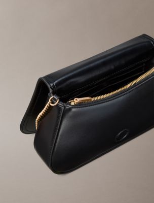 Женские кошельки Calvin Klein Curved Monogram Chain Wallet — фото 2