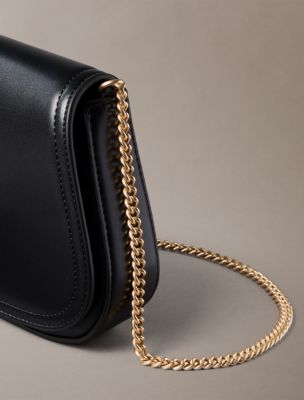 Женские кошельки Calvin Klein Curved Monogram Chain Wallet — фото 3