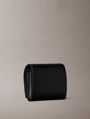 Женский кошелёк Calvin Klein Embossed Monogram Bifold, цвет: Чёрный — фото 2